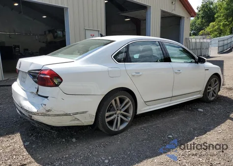 2017 Volkswagen Passat R-Line z USA, uszkodzony, nr VIN 1VWDT7A32HC057334